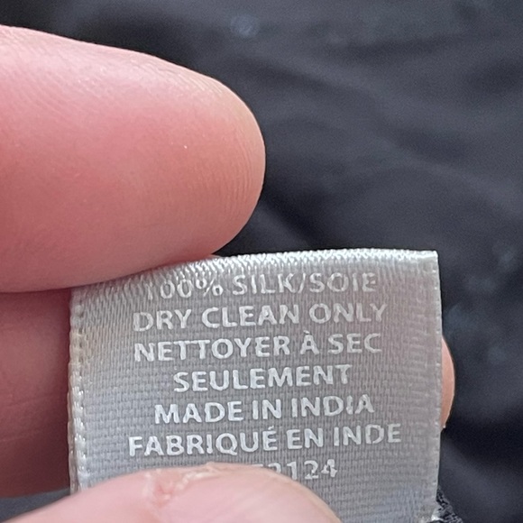 TILO Scarves Sparkle ❤️ Gorgeous hand-beaded with a gorgeous weight like jewelry - Picture 4 of 11